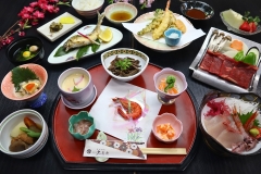 季節の小鉢半月盆盛付コース